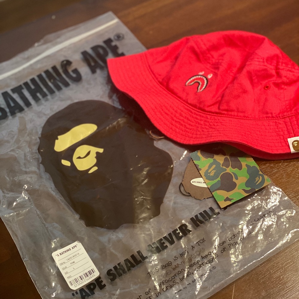 **AUTHENTIC** Bathing Ape Bucket Hat - pink - Lg